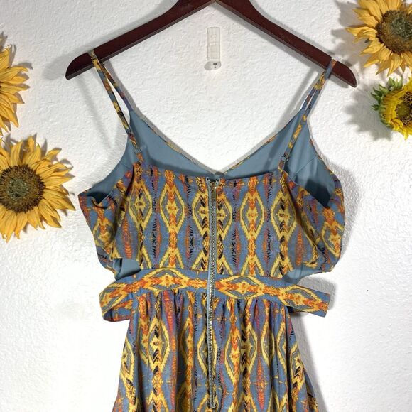 Gianni Bini Boho maxi dress with side cutouts & a tribal ikat print Size Large - Picture 9 of 12